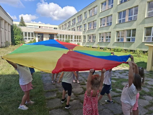 zabawy z chustą animacyjną
