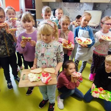 Zdrowe i kolorowe kanapki klasy 1a